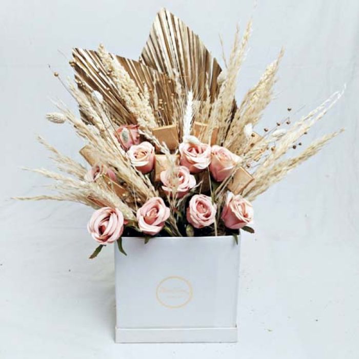 Elegant ( artificial)